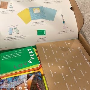 Lovevery storyteller set/box